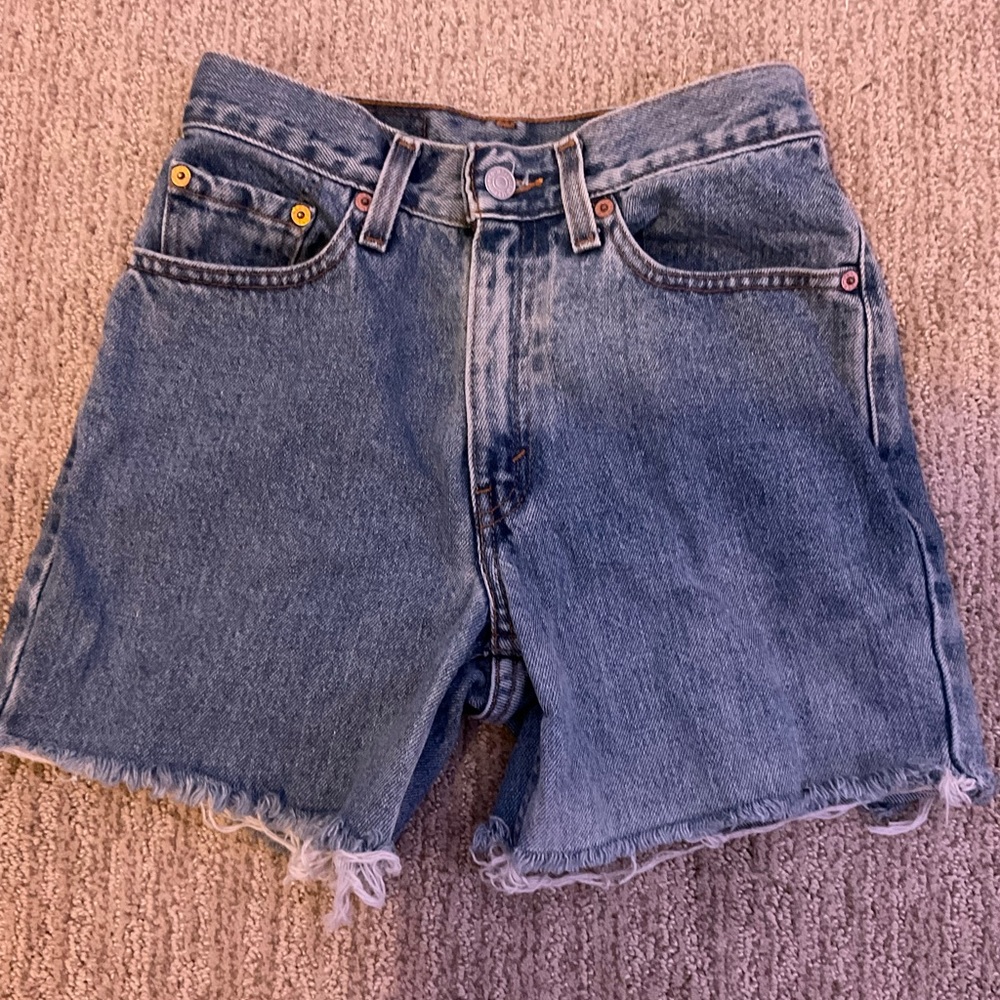 Authentic red tab jean Levi’s 512 high waisted jean short